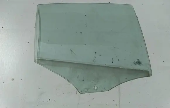 BMW 1 E81 E87 Rear door window glass