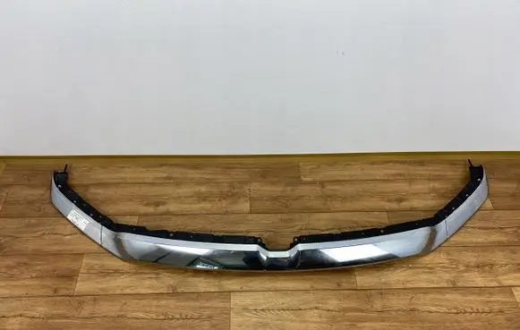 Ram 1500 Front bumper upper radiator grill