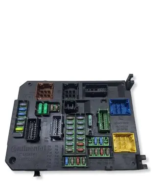 Peugeot 308 Fuse module 9806687880 BSIQ0301 S180204003B