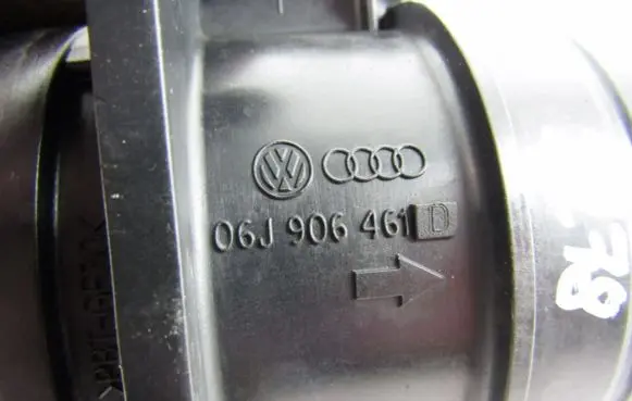 Skoda Octavia Mk2 (1Z) Mass air flow meter 06j906461d