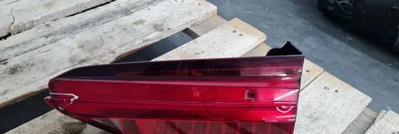 Tailgate rear/tail lights