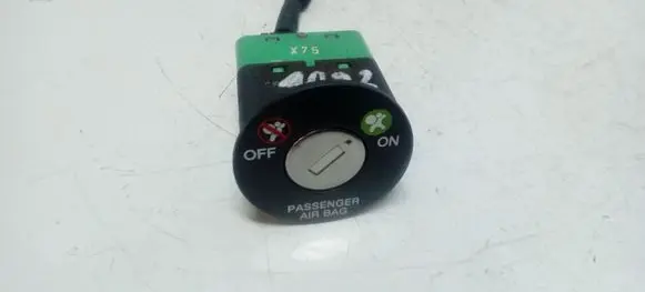 Hyundai Santa Fe Passenger airbag on/off switch 
