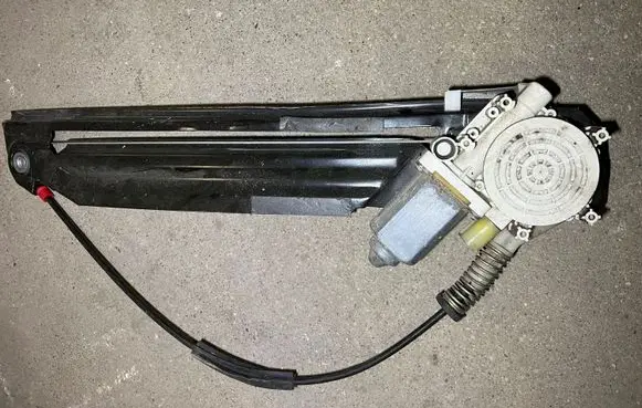 BMW 5 E39 Sliding door window regulator with motor 8252429