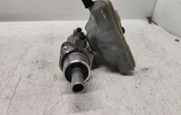 Volkswagen Transporter - Caravelle T4 Master brake cylinder