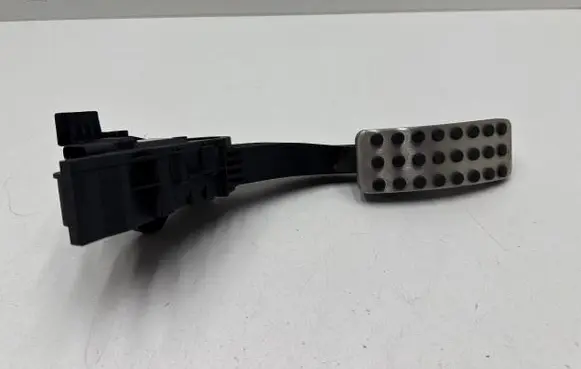Infiniti Q30 Accelerator throttle pedal A2463001604