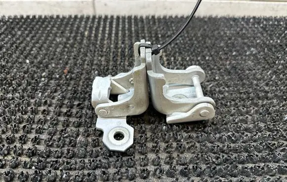Rear door hinge set