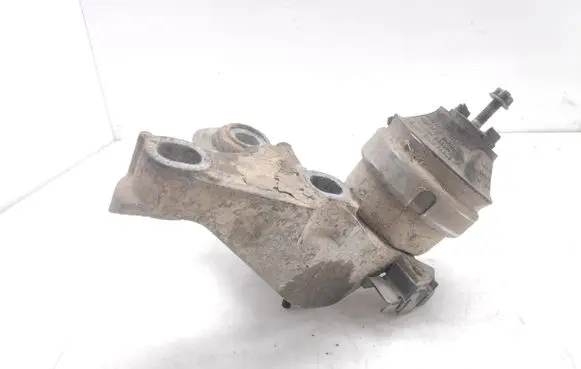 Volkswagen PASSAT B5 Engine mount bracket 8D0199382A 8D0199379K 8D0199379N