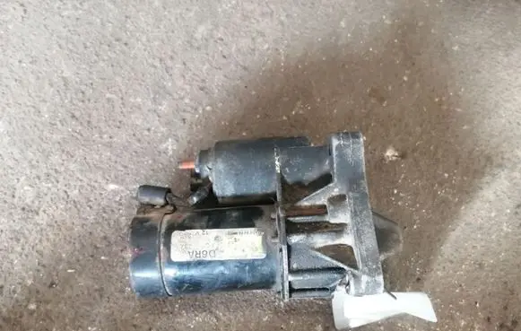 Renault Laguna I Starter motor D6RA33