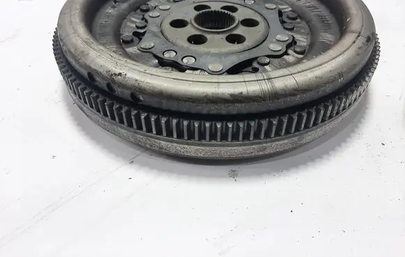 Volkswagen PASSAT B7 Flywheel 
