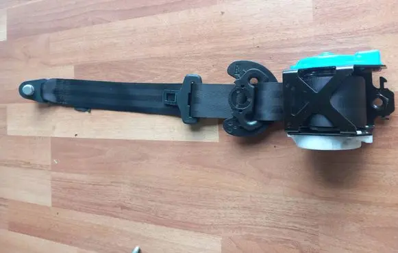Rear seatbelt