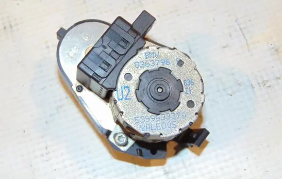 BMW 5 E39 Intake manifold valve actuator/motor 64118363796
