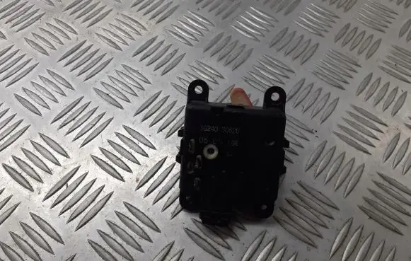 Nissan Almera N16 Central body control module 3G24030820