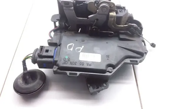 Skoda Octavia Mk2 (1Z) Front door lock 1J0973715 3D1837016