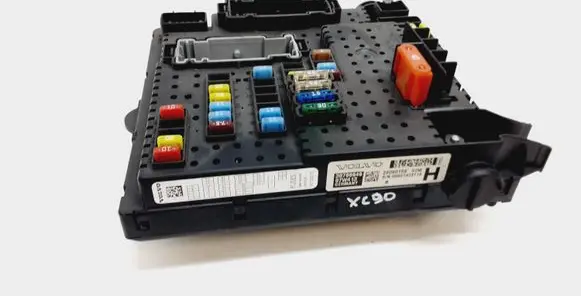 Volvo XC90 Fuse module 30786646