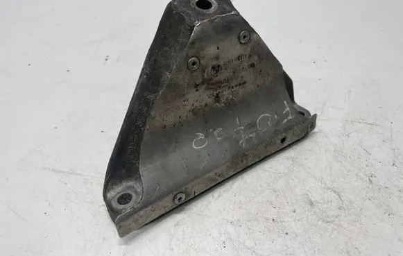 BMW 5 GT F07 Engine mounting bracket 6777628