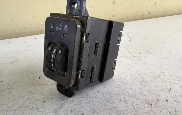 Subaru Outback Seat heating switch 8226L