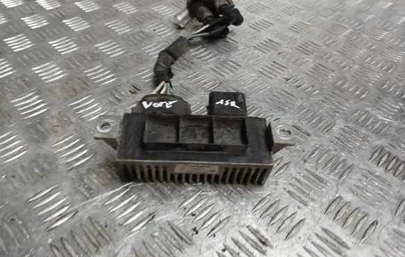 Nissan Note (E12) Glow plug pre-heat relay 8200558438A