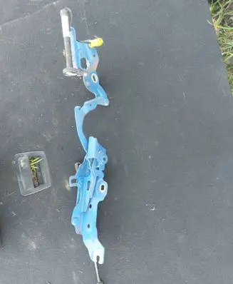 BMW 2 F46 Engine bonnet/hood hinges 7300521