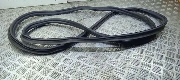 Volkswagen Touareg II Trunk rubber seal (body) 7P6827705