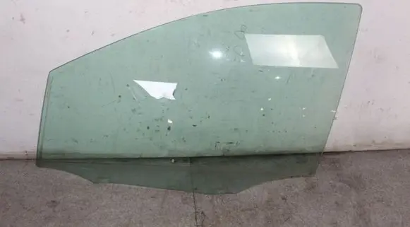 Mercedes-Benz B W245 Front door window glass four-door