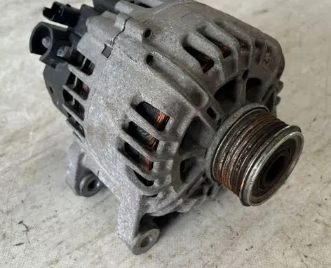 Peugeot 308 Generator/alternator 9670899580