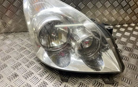 Toyota Corolla Verso AR10 Headlight/headlamp 7357230