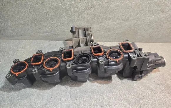 Volkswagen Polo V 6R Intake manifold 03L129711AC