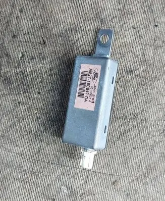 Ford S-MAX Aerial antenna amplifier AM2T18C847DA 20110601A 00110601A