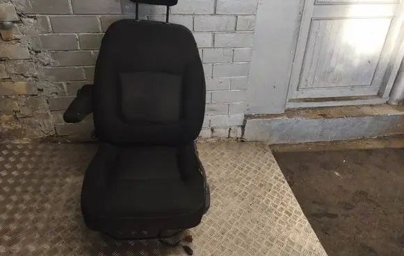 Renault Trafic III (X82) Front driver seat 1226280XX FR014193