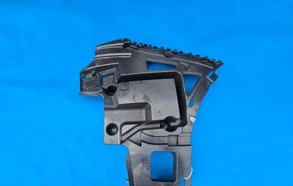 BMW X4 G02 Rear bumper mounting bracket 7416028