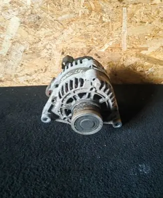 Opel Zafira C Generator/alternator 13581885