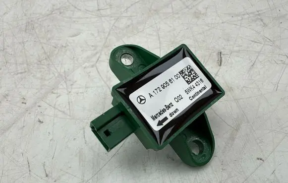 Mercedes-Benz E W212 Airbag deployment crash/impact sensor A1729056100