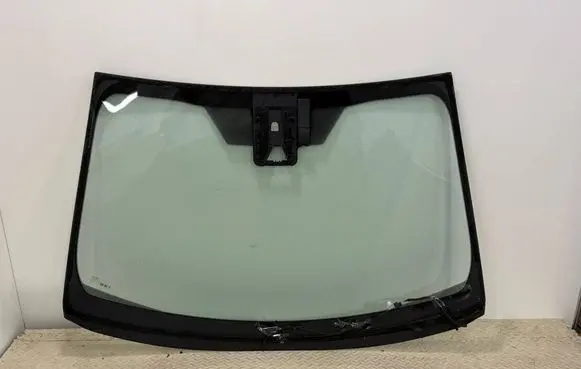 Toyota Yaris Cross Front windscreen/windshield window 45188
