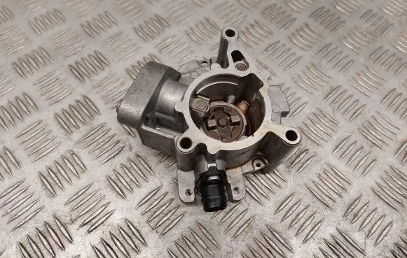 Audi Q3 F3 Vacuum pump 06K145100AE