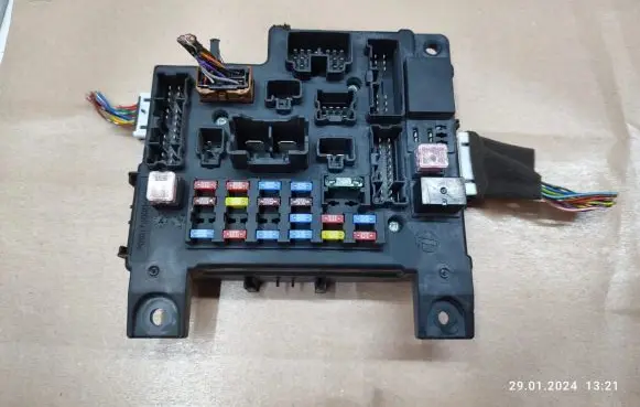 Peugeot 4007 Fuse module 8637A320