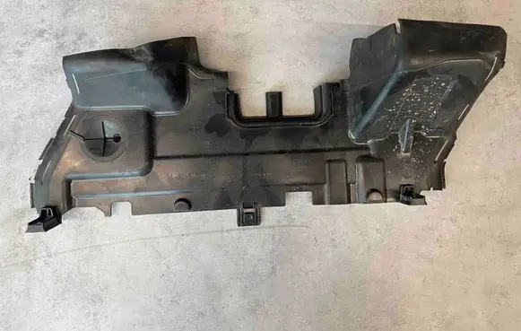 Volkswagen Tiguan Intercooler air guide/duct channel 5MA121284F