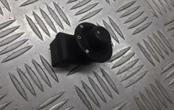 Renault Megane II Wing mirror switch 8200002442