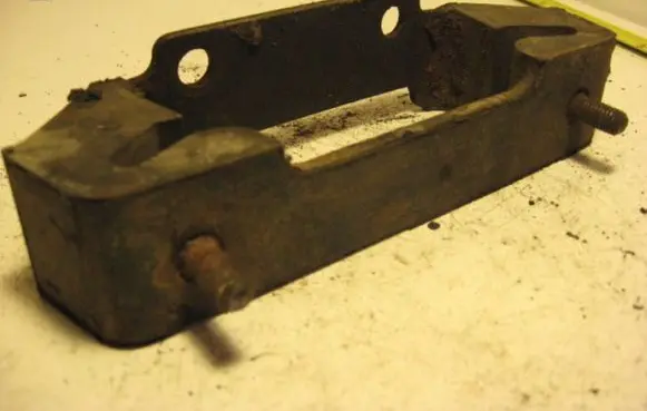 Mercedes-Benz W123 Engine mount bracket