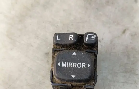 Lexus IS 220D-250-350 Wing mirror switch 183575