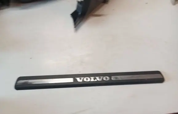 Front sill trim cover