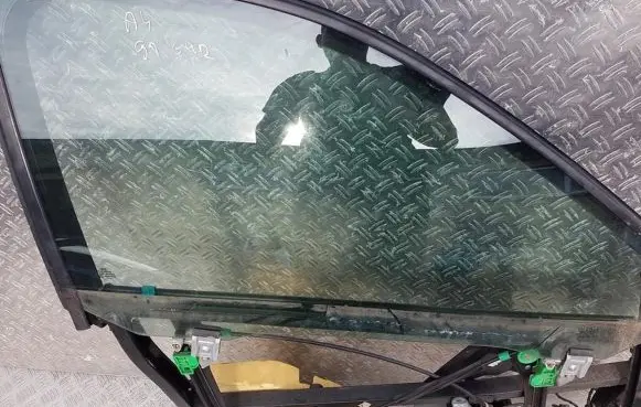 Audi A4 S4 B5 8D Front door window glass four-door 8D0837757