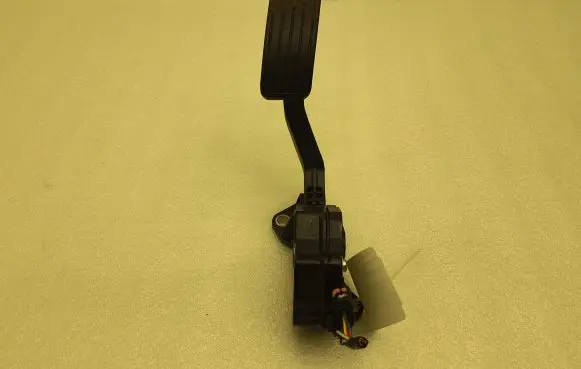 Subaru Outback Accelerator throttle pedal 36010AG140 198807120