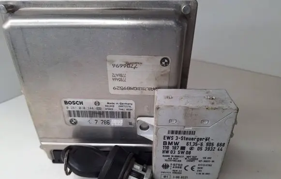 BMW 5 E39 Engine control unit/module 28RTE576 7786472 0281010144