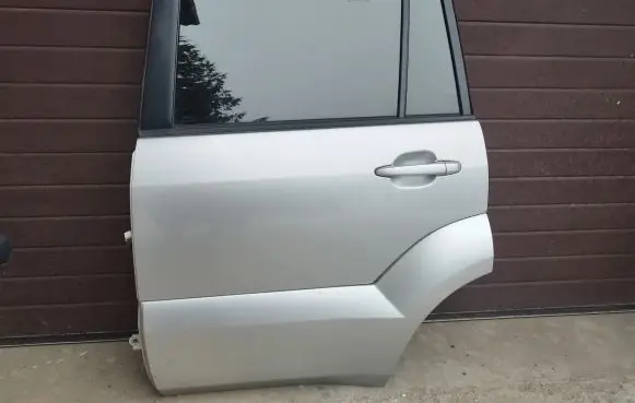Toyota Land Cruiser (J120) Rear door