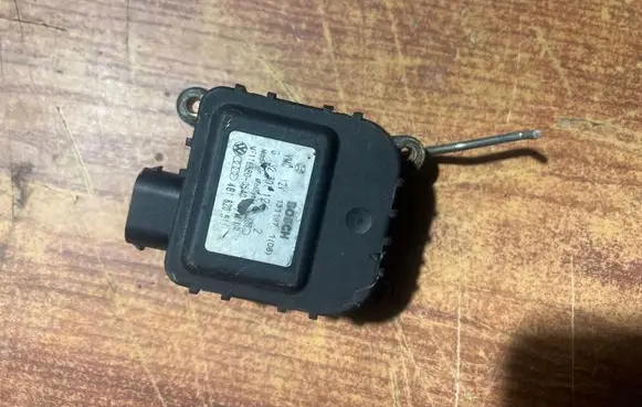 Audi A6 S6 C5 4B Air flap motor/actuator 4B1820511 0132801126