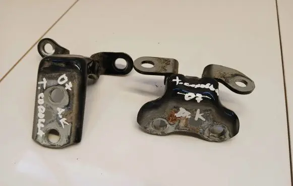 Toyota Corolla Verso AR10 Rear door hinge set 