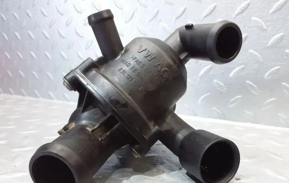 Thermostat/thermostat housing
