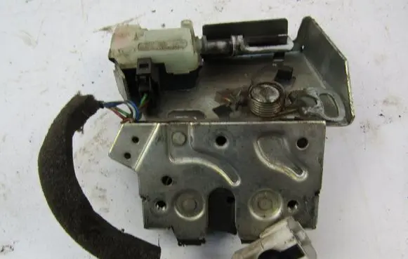 Ford Mondeo Mk III Tailgate/trunk/boot lock/catch/latch 