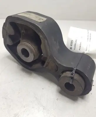 Mazda CX-5 Engine mount bracket