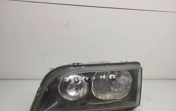 Volvo S40, V40 Headlight/headlamp 7731109L